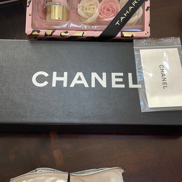 Chanel Lambskin Leather Gloves - Picture 4 of 4